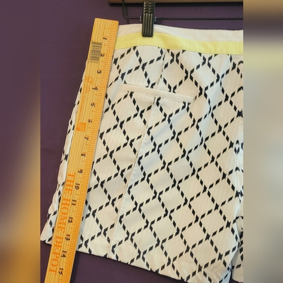 Stylish White and Black Patterned Women's Shorts - Picture 7 of 7